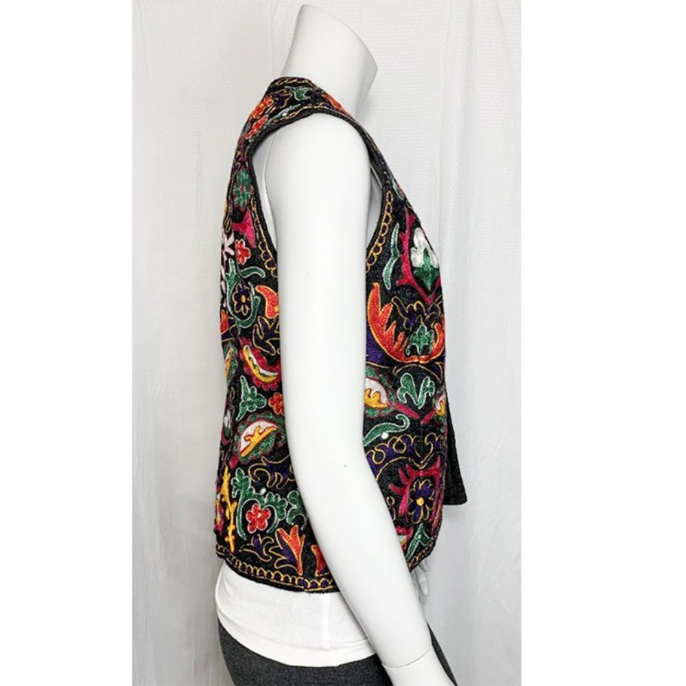 VINTAGE Embroidered vest - Picture 2 of 6